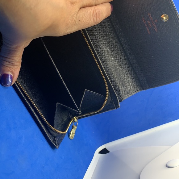 Louis Vuitton Epi vintage Tresor wallet serial # M10050 - Picture 8 of 10